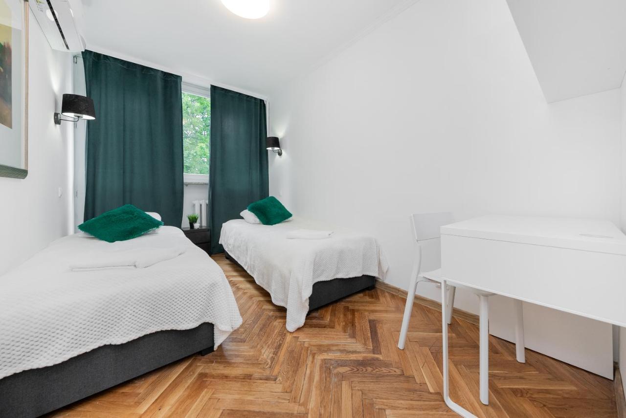 Unitapartaments Short Rent Apartment In Warsaw By Metro Station Rondo Onz Apart With 3Bedrooms 23 Exterior photo