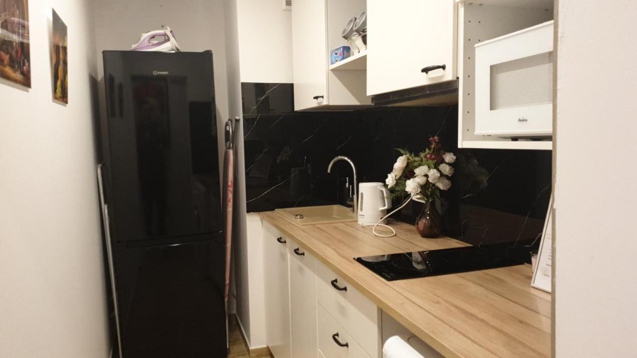 Unitapartaments Short Rent Apartment In Warsaw By Metro Station Rondo Onz Apart With 3Bedrooms 23 Exterior photo