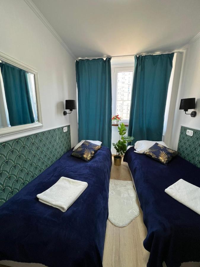 Unitapartaments Short Rent Apartment In Warsaw By Metro Station Rondo Onz Apart With 3Bedrooms 23 Exterior photo